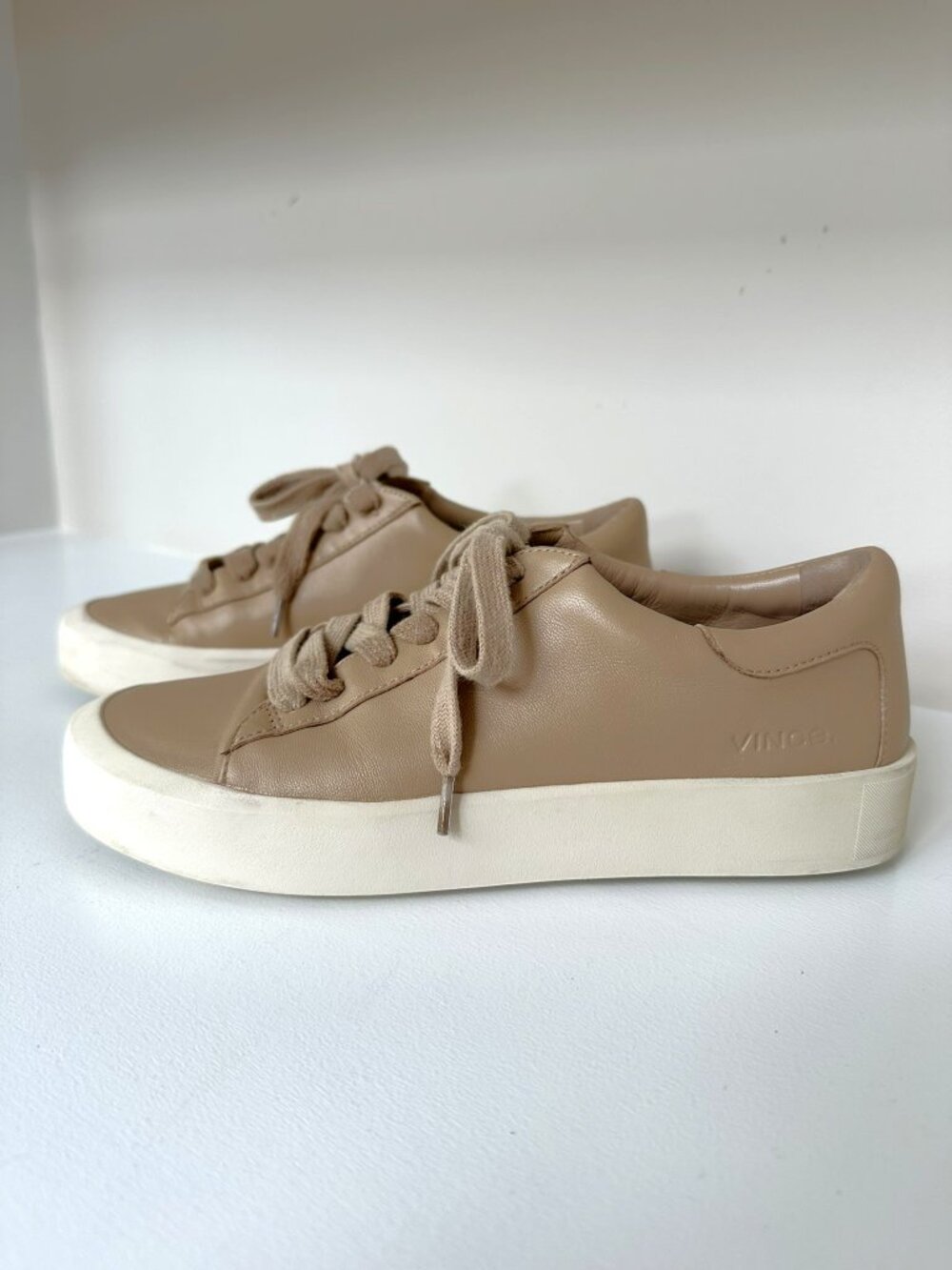 Vince Gabi Leather Sneakers. Size 5.5 US (EUR 35.5)